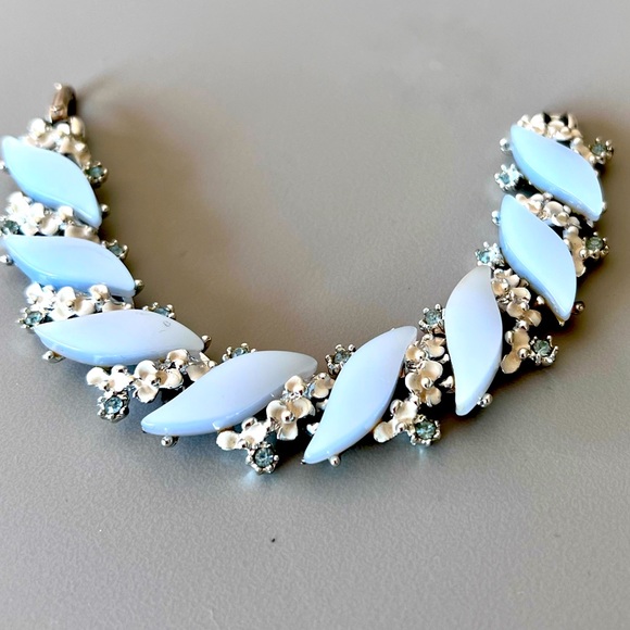 Vintage Thermoset Bracelet Moon Glow Light Blue White Enamel Floral Silver Tone - Picture 1 of 9